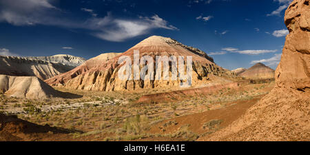 Wände des erodierten Sedimentgestein in Aktau Altyn Emel Nationalpark Kasachstan Stockfoto