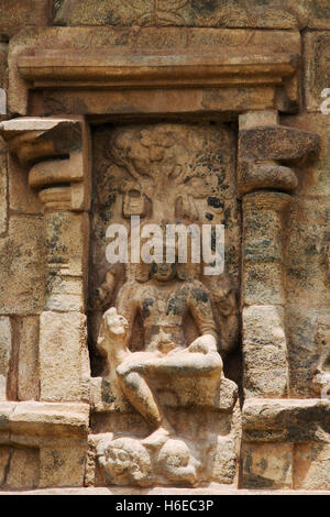 Tenkailasa Schrein. Gottheit in der Nische, südliche Wand. brihadisvara Tempel Komplex, gangaikondacholapuram, Tamil Nadu, Indien. vie Stockfoto