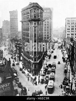 FLATIRON BUILDING, ATLANTA, abgeschlossen im Jahre 1897 in einem 1921-Foto. Die Englisch-amerikanischen Gebäude korrekt aufgerufen Stockfoto