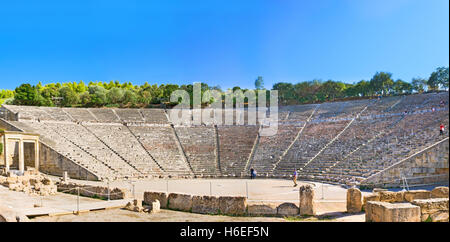 Panorama von der berühmt für seine Symmetrie und Schönheit Epidaurus Theater, gelegen in der großen archäologischen Stätte Stockfoto