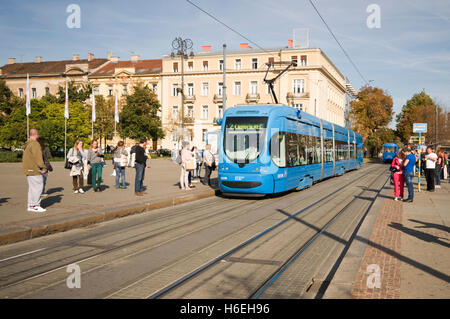 Europa, Kroatien, Zagreb, modernen Straßenbahnen im Zentrum der Stadt Stockfoto