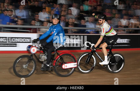 Der britische Sir Bradley Wiggins tritt am dritten Tag des sechs-Tage-Events im Lee Valley Velopark, London, in der Runde Derny 40 an. DRÜCKEN SIE VERBANDSFOTO. Bilddatum: Donnerstag, 27. Oktober 2016. Siehe PA Story Cycling London. Bildnachweis sollte lauten: Adam Davy/PA Wire. EINSCHRÄNKUNGEN: Nur für redaktionelle Zwecke, keine kommerzielle Nutzung ohne vorherige Genehmigung Stockfoto