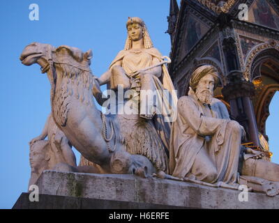 Statuen in der Gedenkstätte Albert Hall, London Stockfoto