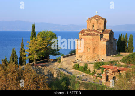 13. Jahrhundert östliche orthodoxe Kirche des Heiligen Johannes am Kaneo in Ohrid, Mazedonien Stockfoto