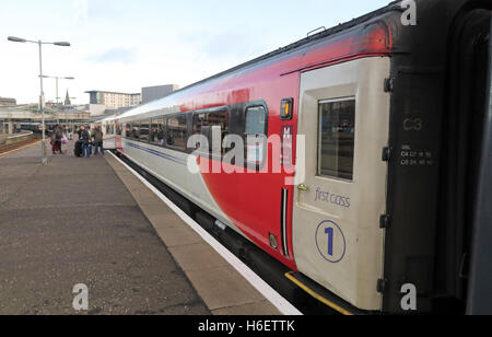 Virgin East Coast Mainline Train, Bahnhof Aberdeen, Schottland, UK - 1. Klasse Trainer Stockfoto