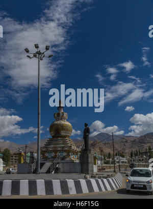 Geschmückten Tschörten auf dem Srinagar-Leh-highway Stockfoto