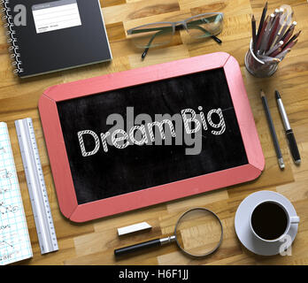 Dream groß - Text auf kleinen Tafel. 3D. Stockfoto