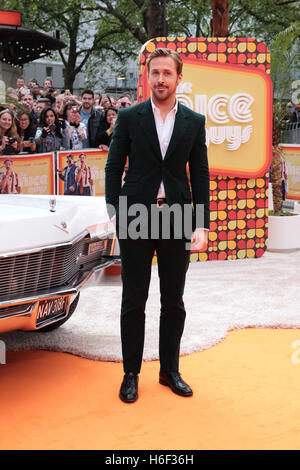 Ryan Gosling besucht die netten Jungs - UK Filmpremiere Odeon Leicester Square in London Stockfoto