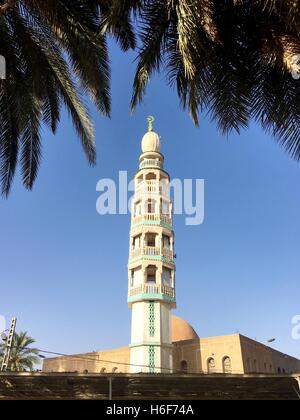 Moschee Cote Hotel Tassili ex Transat in Ouargla Algerien. Moschee hat ein Minarett und eines mehrere Moschee in Ouargla. Stockfoto