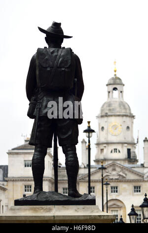 London, England, Vereinigtes Königreich. Gurkha-Denkmal (1997; von Philip Jackson - basierend auf original in Indien von Richard Goulden 1924) in... Stockfoto