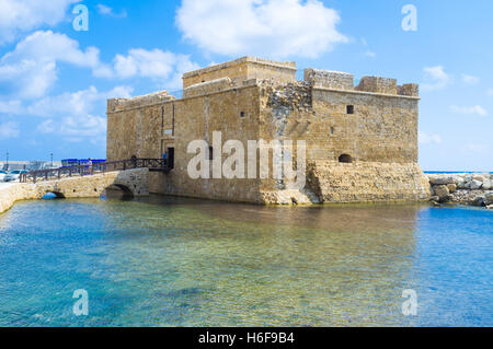 Die alte Burg am Rande des Hafens und ist die Visitenkarte der Stadt Paphos Stockfoto