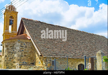 Die mittelalterliche Kirche von St George, befindet sich in der Mitte des alten Gourri Village, Zypern. Stockfoto