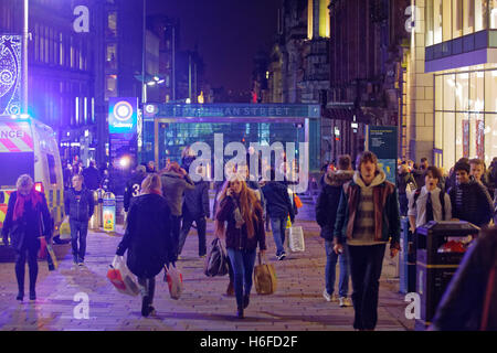 Glasgow Christmas Buchanan Street U-Bahn Feier Shopping Lichter Party Dekorationen Glasgow Christmas Market Stockfoto