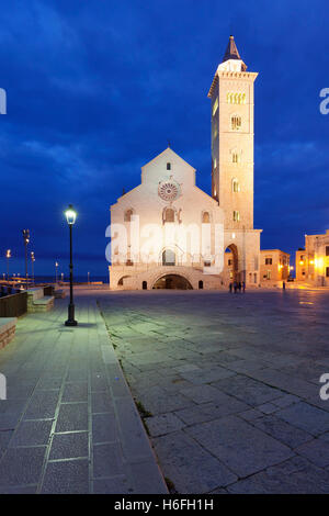 Kathedrale San Nicola Pellegrino, Twilight, Trani, Le Murge, Provinz Barletta-Andria-Trani, Apulien, Italien Stockfoto