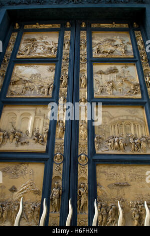 Tore des Paradieses oder Ost-Portal des Baptisteriums, Battistero di San Giovanni, der Dom oder die Basilica di Santa Maria del Stockfoto