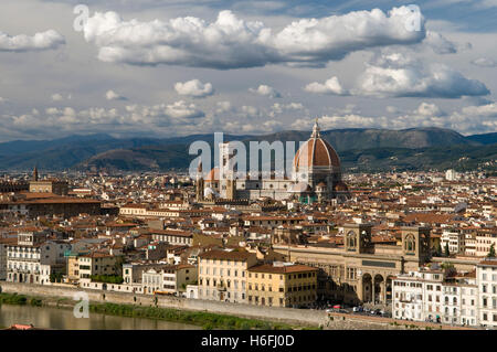 Panorama der Stadt mit dem Dom oder Santa Maria del Fiore Dom, Blick vom Mount alle Croci, Florenz, Toskana, Italien, Europa Stockfoto