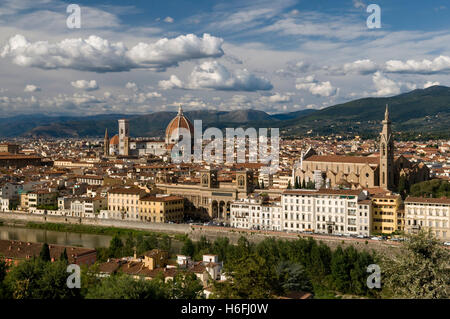 Panorama der Stadt mit dem Dom oder Santa Maria del Fiore Dom, Blick vom Mount alle Croci, Florenz, Toskana, Italien, Europa Stockfoto