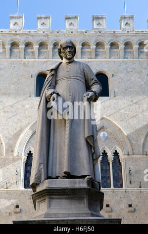 Statue von Sallustio Bandini auf der Piazza Salimbeni, Siena, Toskana, Italien, Europa Stockfoto