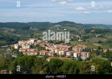 Blick auf die Stadt und die Landschaft, San Gimignano, UNESCO-Weltkulturerbe, Toskana, Italien, Europa Stockfoto