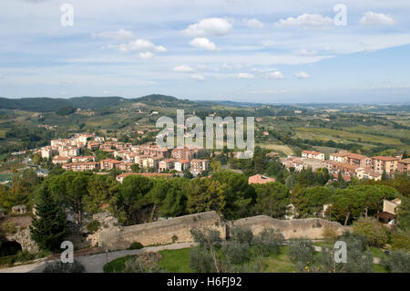 Blick auf die Stadt und die Landschaft, San Gimignano, UNESCO-Weltkulturerbe, Toskana, Italien, Europa Stockfoto