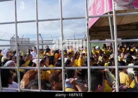 Malabon, Philippinen. 26. Oktober 2016. weibliche Häftlinge Uhren Schönheit Kandidaten, die auch ihre Insassen sind © George Buid/Pacific Press/Alamy Live News Stockfoto