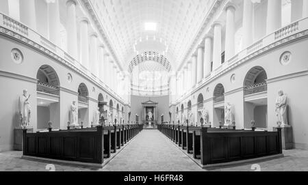 Kopenhagen, Dänemark - 3. August 2016: Innenansicht des Vor Frue Kathedrale in schwarz / weiß Stockfoto