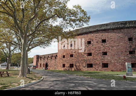 Castle Williams auf Governors Island im US-Bundesstaat New York. Stockfoto