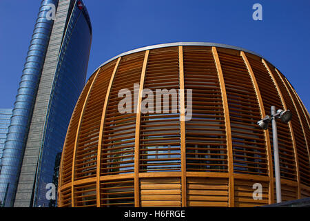 Milano Centro Direzionale: neue finanzielle Entwurfsbereich, Unicredit Pavillon und Wolkenkratzer von Gae Aulenti quadratisch, Sonnenschein Stockfoto