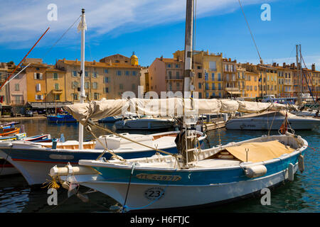 Angelboote/Fischerboote im Hafen, Marina, alten Hafen. Dorf von Saint Tropez. Departement Var, Provence-Alpes-Cote d ' Azur. Französisch Stockfoto
