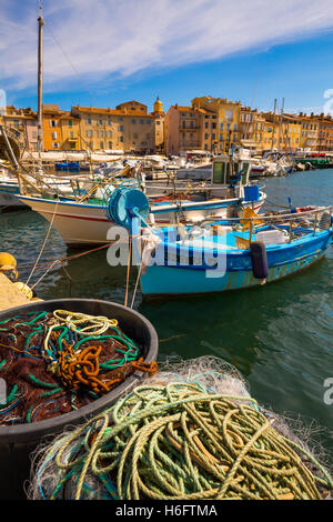 Angelboote/Fischerboote im Hafen, Marina, alten Hafen. Dorf von Saint Tropez. Departement Var, Provence-Alpes-Cote d ' Azur. Französisch Stockfoto
