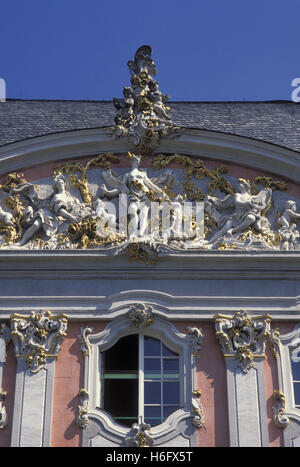 Deutschland, Trier, Giebel des Kurfürstlichen Schlosses. Stockfoto