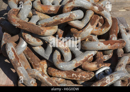 Schwerlast-Anker-Kette am South Street Seaport in Manhattan, NYC. Stockfoto