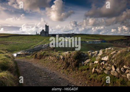 St. Helena-Kirche und das Dorf auf Lundy Island Stockfoto