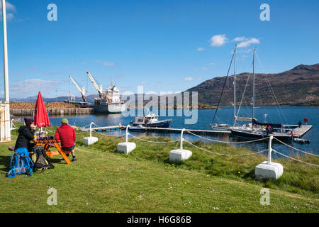 Pier, Touristen, Kyle of Lochalsh, Hochlandregion, Schottland, November Stockfoto