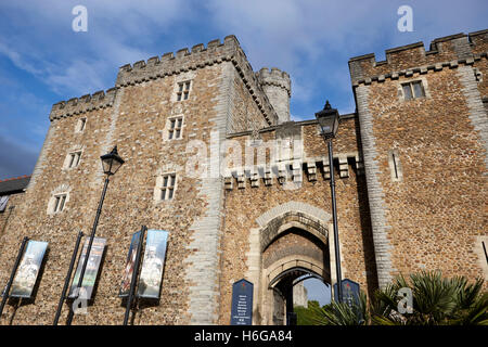 South Gate Eingang Cardiff Castle Cardiff Wales Großbritannien Stockfoto