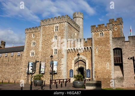 South Gate Eingang Cardiff Castle Cardiff Wales Großbritannien Stockfoto