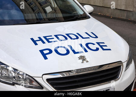 Südwales Polizei Heddlu zweisprachige Fahrzeug Lackierung Cardiff Wales Großbritannien Stockfoto