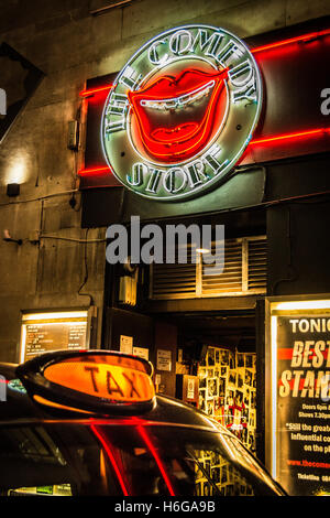London Taxi Zeichen außerhalb der Comedy Store in Soho, London, UK Stockfoto