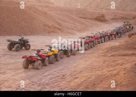 Quad Motorrad Safari im Sinai Wüste, Sharm el Sheikh, Ägypten Stockfoto