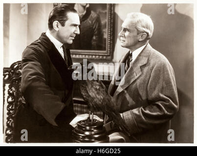 Dr. Richard Vollin, gespielt von Bela Lugosi (1882-1956) und Richter Thatcher spielte Samuel S. Hinds (1875-1948) in "The Raven" (1935) unter der Regie von Lew Landers. Der Arzt hat eine ungesunde Obsession mit allen Dingen im Zusammenhang mit den Werken von Poe (1809-1849)! Siehe Beschreibung weitere Informationen Stockfoto