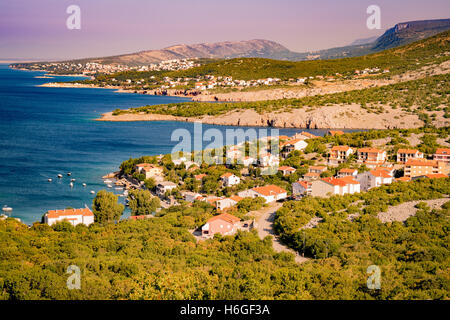 Die unberührte Küste und kristallklarem Wasser der Insel Rab, Kroatien. Stockfoto