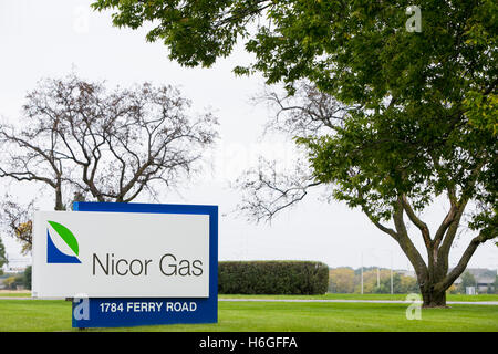 Ein Logo Zeichen außerhalb der Hauptsitz von Nicor Gas in Naperville, Illinois am 15. Oktober 2016. Stockfoto