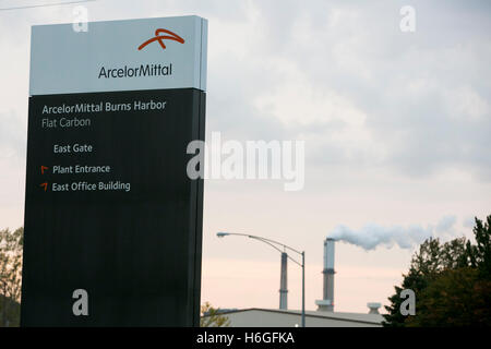 Ein Logo Zeichen außerhalb der ArcelorMittal Burns Harbor Einrichtung in Chesterton, Indiana am 15. Oktober 2016. Stockfoto