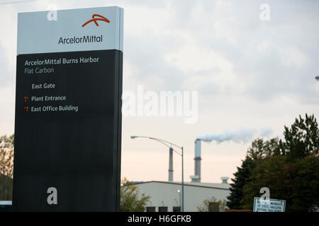 Ein Logo Zeichen außerhalb der ArcelorMittal Burns Harbor Einrichtung in Chesterton, Indiana am 15. Oktober 2016. Stockfoto