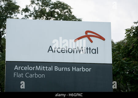 Ein Logo Zeichen außerhalb der ArcelorMittal Burns Harbor Einrichtung in Chesterton, Indiana am 15. Oktober 2016. Stockfoto