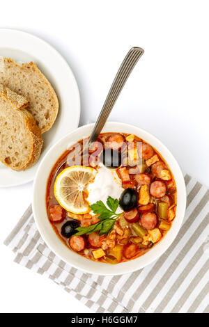 Soljanka - russische traditionelle Fleischsuppe Stockfoto