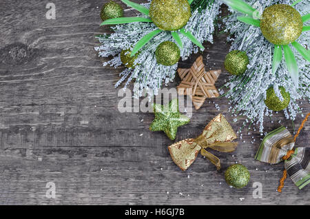 Weihnachtsschmuck, alten hölzernen Hintergrund Stockfoto