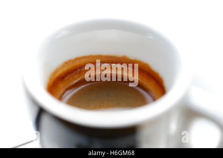Espresso Kaffee Tasse mit schwarzen Kaffee hautnah Stockfoto