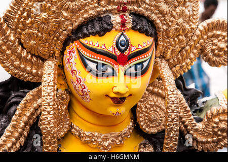 2016, Vijaya Dashami Bildnis der Göttin Durga Idol in Westbengal Babughat Kolkata Indien Stockfoto