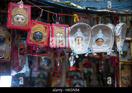 Markt der hinduistischen Puja Devotionalien an Kali Tempel Kali Ghat West Bengal Kolkata Indien. Stockfoto